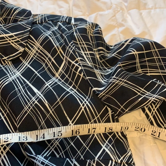 Eshe Lightweight Blazer - Picture 6 of 8